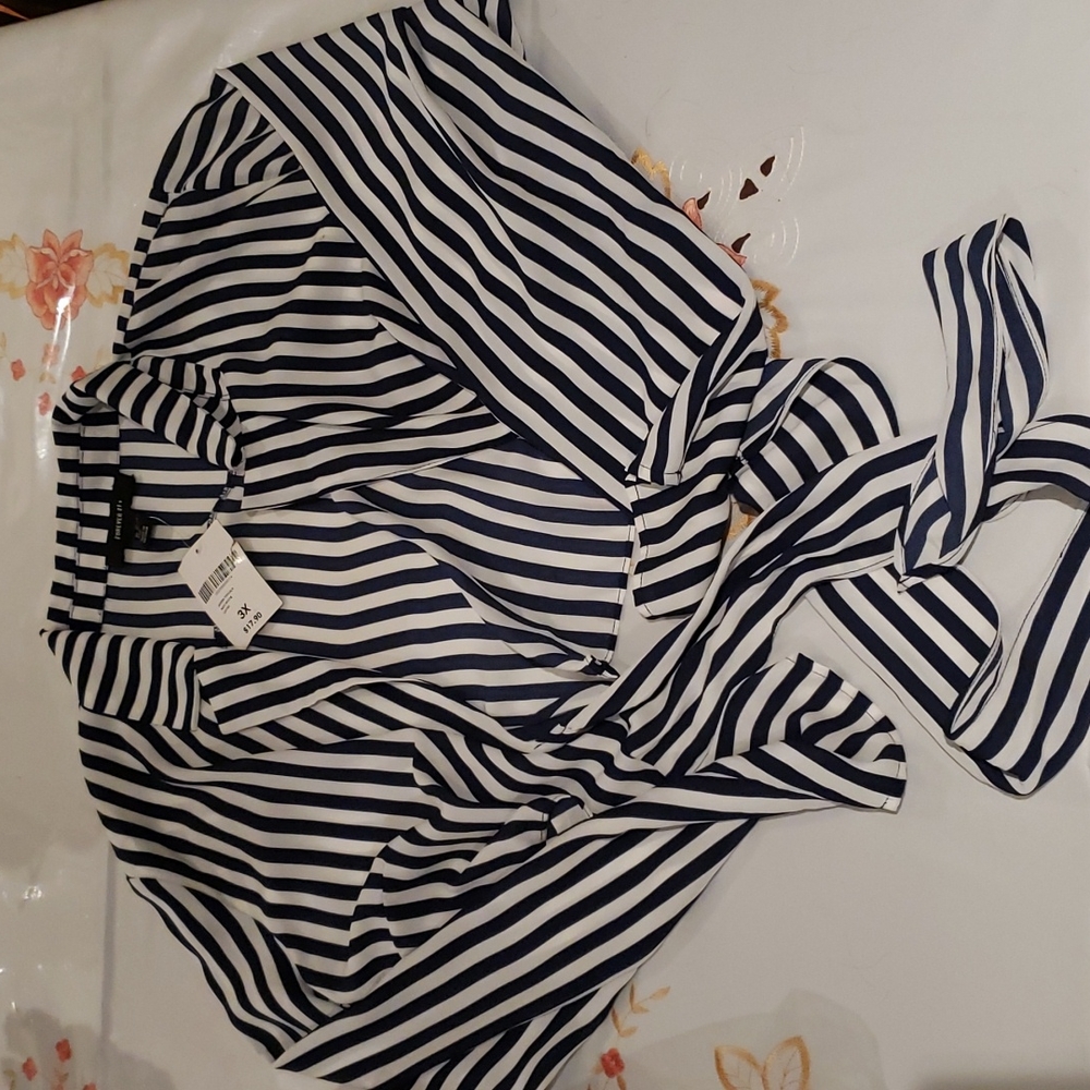 Front tie crop top NWT